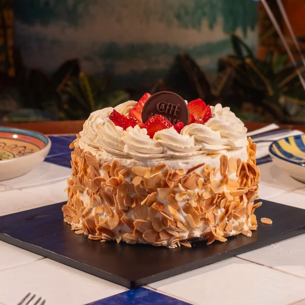 Strawberry & Cream Cake